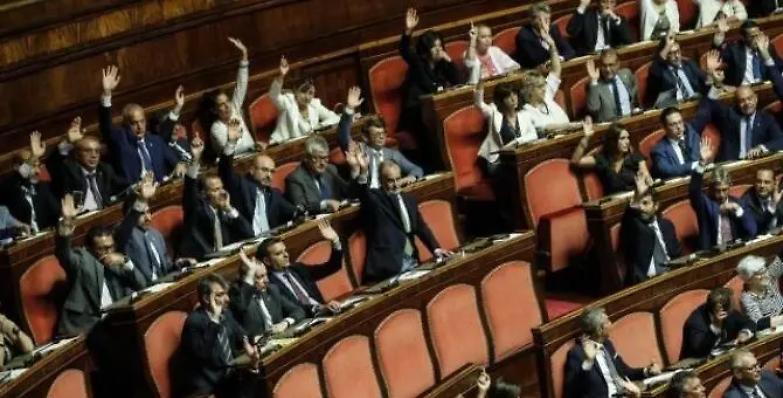 Dl Migranti, bagarre in Aula, la Lega grida &laquo;Onest&agrave;&raquo;