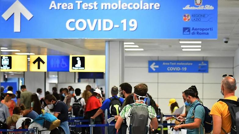 "Il governo inglese ha taciuto la variante Covid"