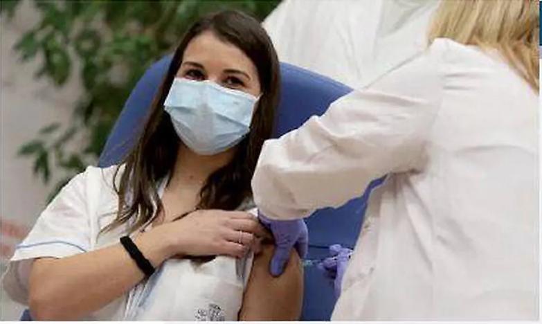 Quegli insulti social all&rsquo;infermiera che si &egrave; vaccinata: pura barbarie da rigettare