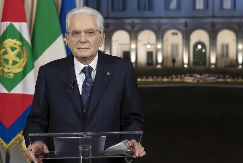 Mattarella: &laquo;Vaccinarsi &egrave; un dovere, lo far&ograve; appena possibile&raquo;