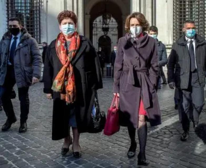 Renzi- Conte: sfida finale. E la crisi &egrave; &laquo;questione di ore!&raquo;