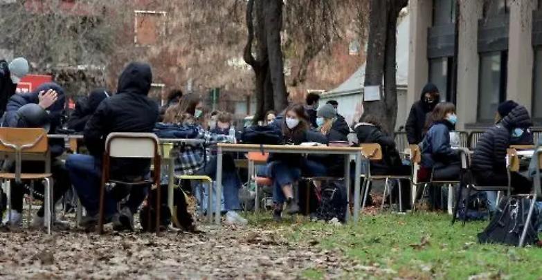 Covid, ok del Cts al ritorno a scuola per le superiori