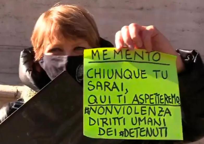&ldquo;Memento&rdquo;, un&rsquo;ora di camminata di Rita Bernardini sotto il ministero della Giustizia