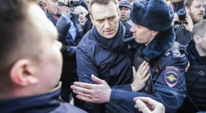 Navalny, c'est la guerre: la Russia espelle tre diplomatici europei