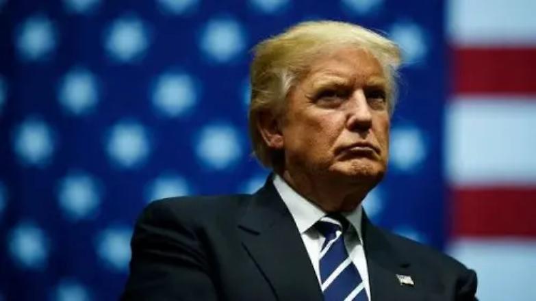 Dentro o fuori per sempre, Facebook decide su Trump