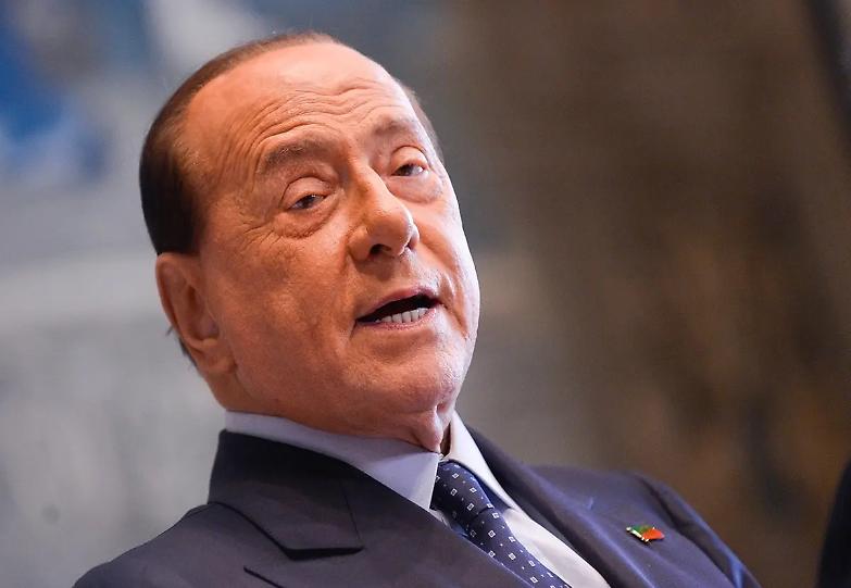 Berlusconi da Draghi: "L'ora &egrave; grave, faremo la nostra parte per un governo di unit&agrave;"