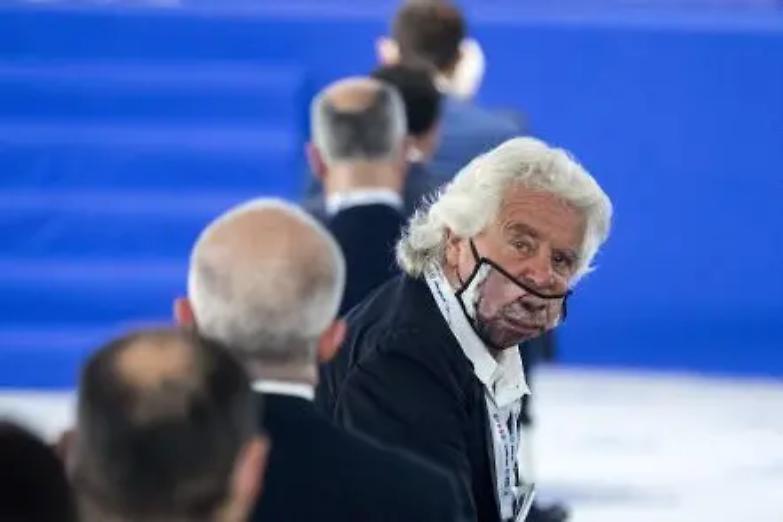 Grillo: &laquo;Abbiamo bisogno di una "transizione cerebrale"&raquo;