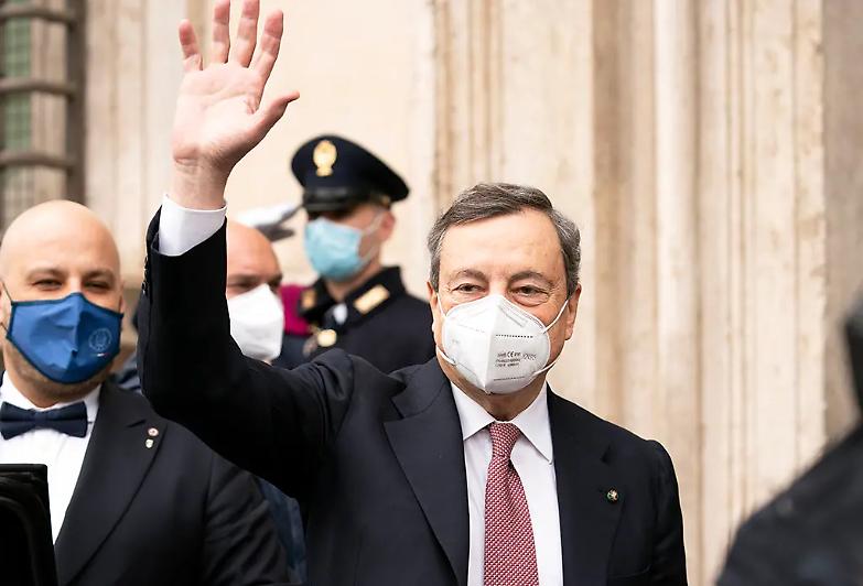 Draghi sceglie il silenzio. Ma il borbottio dei partiti si sente benissimo