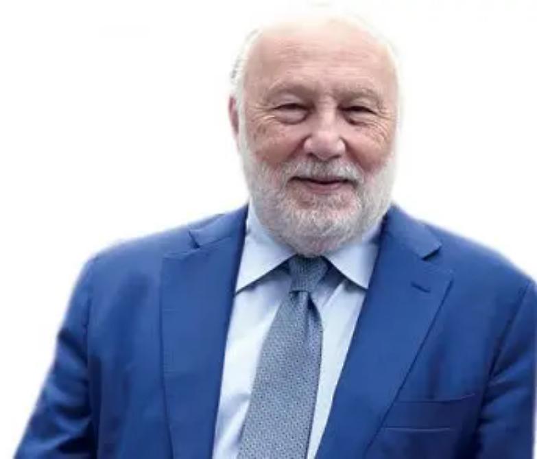 Domenico De Masi: &laquo;Grillo si &egrave; fatto fregare da Draghi, ora faccia spazio a Conte&raquo;