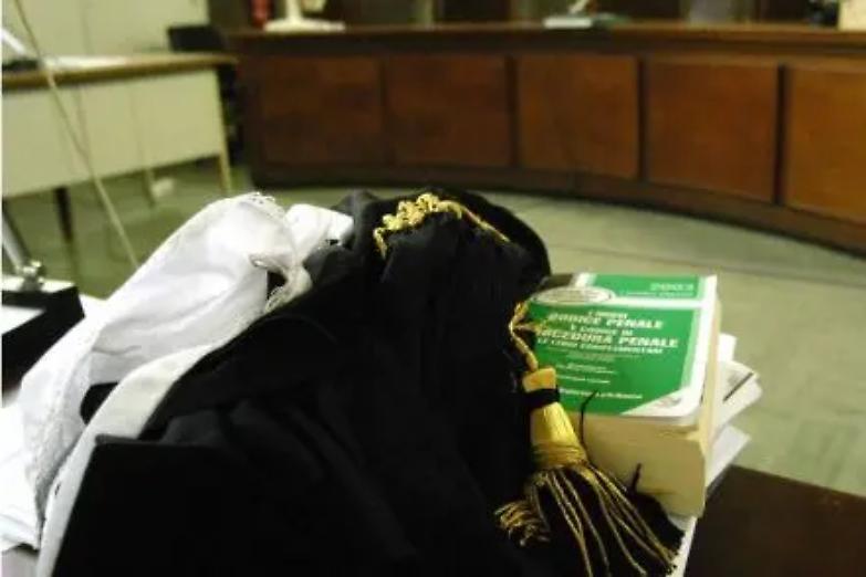 L'appello degli avvocati: "Ora vaccinateci tutti, difendiamo i diritti"