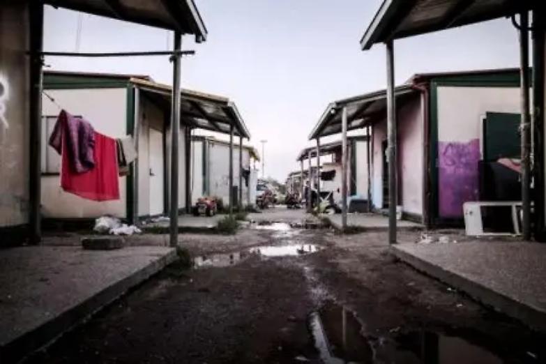 Roma, gli 80 rom di Tor Pagnotta tra sgombero e case popolari