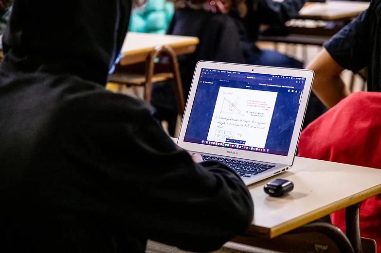 Scuola, da domani oltre 3 milioni di studenti in Dad