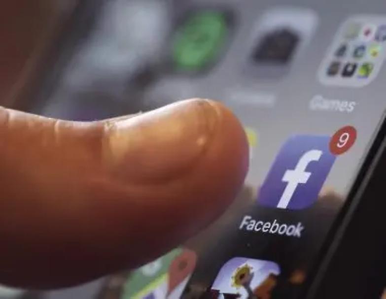 Facebook deve pagare, ora i governi chiedono il conto a Zuckerberg