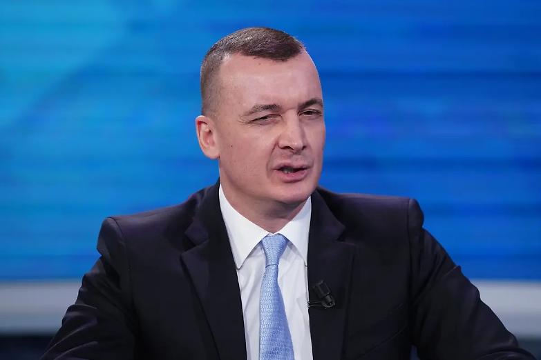 Il cattivo gusto di Casalino compatta il Pd. Almeno per un pomeriggio...