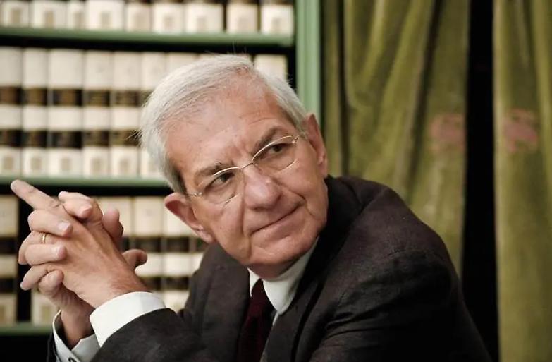 &laquo;Un pregiudizio devastante ha ridotto il politico a sinonimo di criminale&raquo;