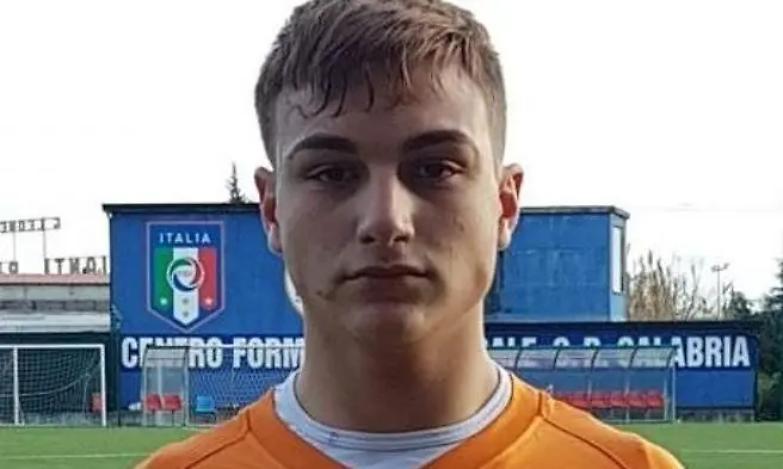 &laquo;&Egrave; parente di mafiosi!&raquo;: il Cosenza calcio caccia il giovane campione