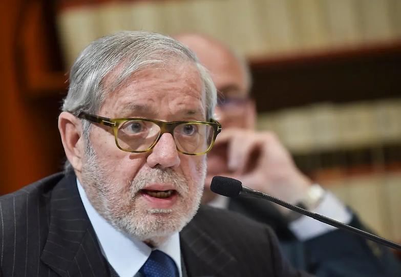 Flick: &laquo;Benefici agli ergastolani non pentiti? Il diritto al silenzio vale per tutti. Persino per i mafiosi&raquo;