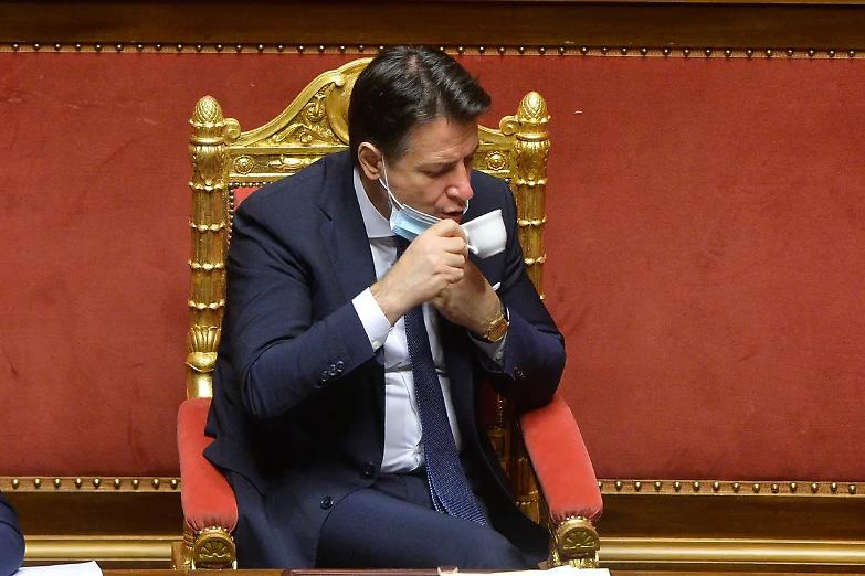 Da avvocato del popolo ad avvocato del M5S. L&rsquo;ex premier sfida Rousseau