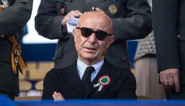Minniti, il funzionario del Pci che ha sdoganato la guerra alle Ong