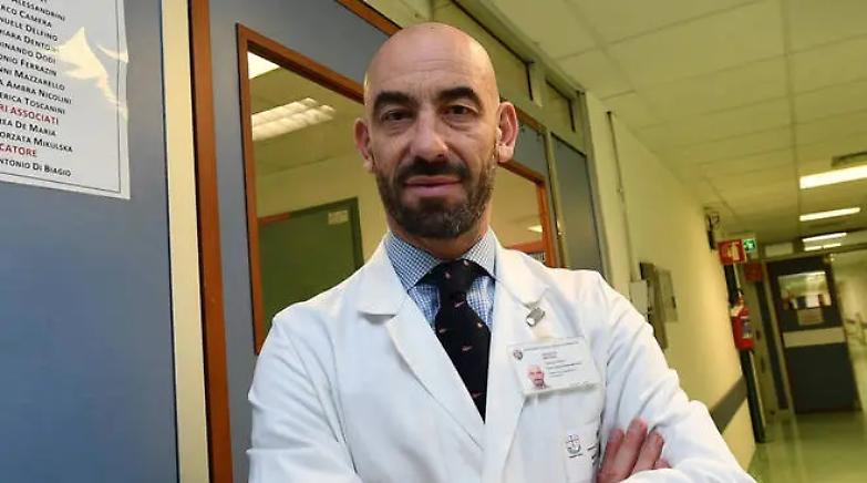 "Galera per chi non si vaccina". Parla Bassetti, il virologo-sceriffo