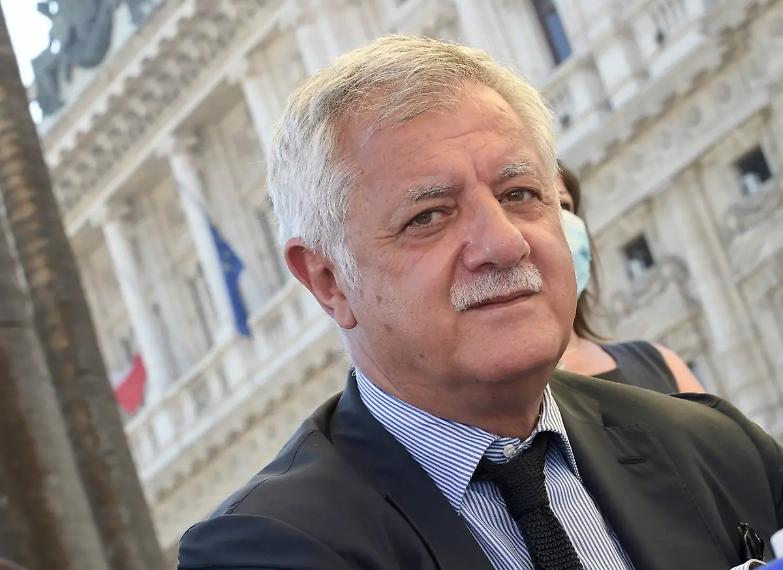 &laquo;Le toghe entrano nel patto segreto difensore-assistito violando la Carta&raquo;