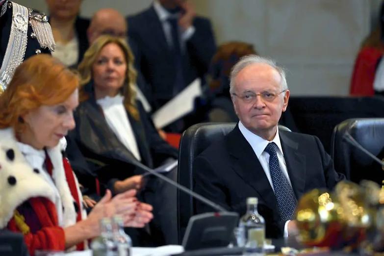 Fuga di verbali coperti da segreto: bufera su Davigo e il Csm