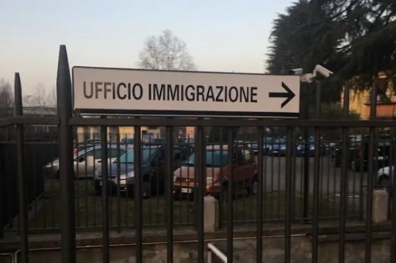 &ldquo;Nonostante la modifica, prassi illegittime che ostacolano l&rsquo;accesso alla protezione&rdquo;