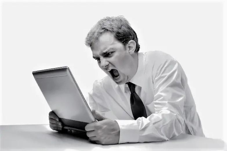 La fabbrica globale dell'insulto