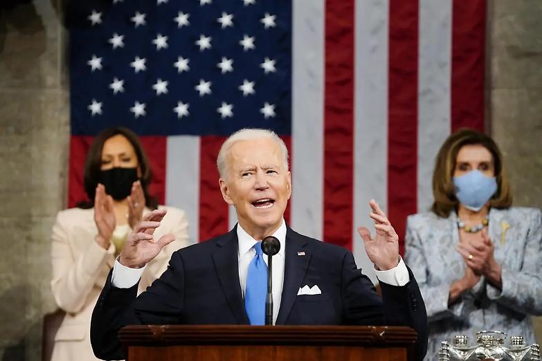 Da bello addormentato a icona della sinistra: sorpresa Biden