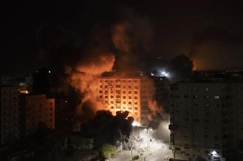 Quel conflitto senza fine che ci rende tutti pi&ugrave; stupidi