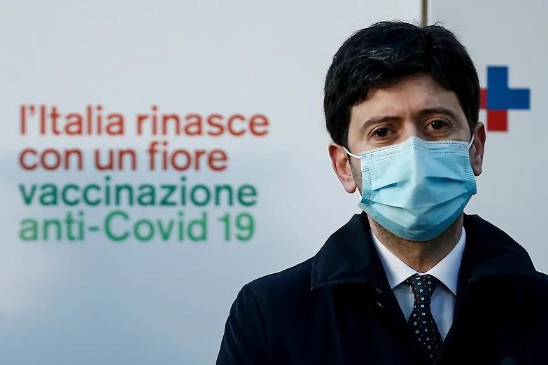 Vaccini, via al vincolo d'et&agrave;. Speranza: &laquo;Da domani tutti potranno prenotarsi&raquo;
