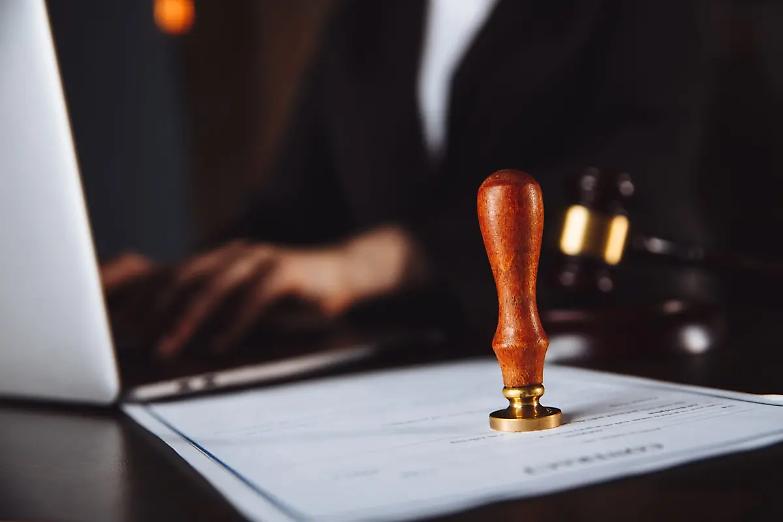 Concorso da notaio, fissare il limite di et&agrave; a 50 anni &egrave; &laquo;discriminatorio&raquo;