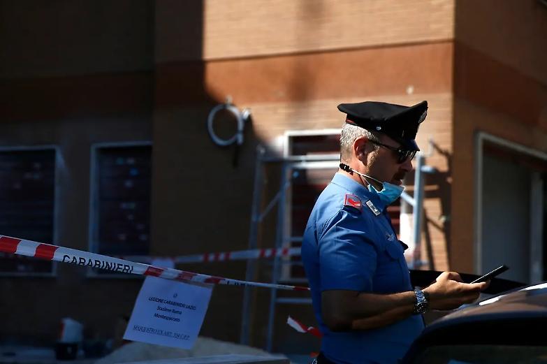 Sparatoria ad Ardea, morti un anziano e due bambini. L'aggressore si &egrave; ucciso