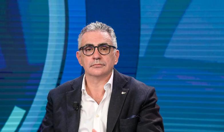 &laquo;Lo stop a AstraZeneca &egrave; una scelta politica, guai a non fidarsi dei vaccini&raquo;