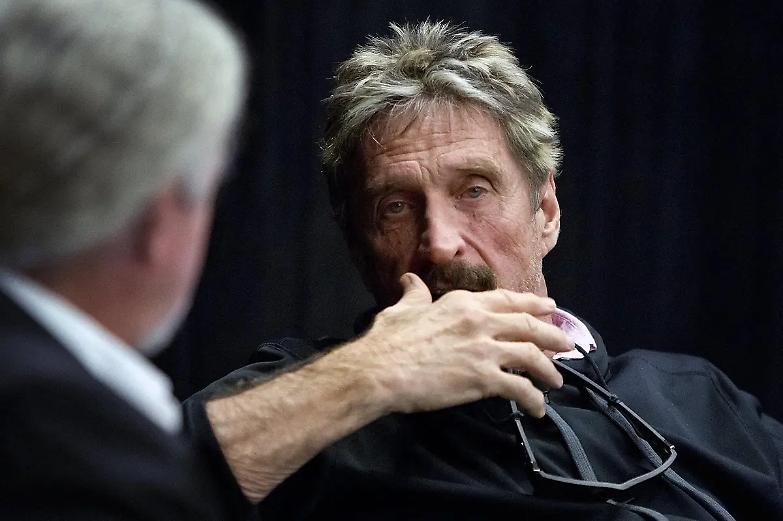 La tragica e travolgente vita di McAfee, morto suicida in una cella