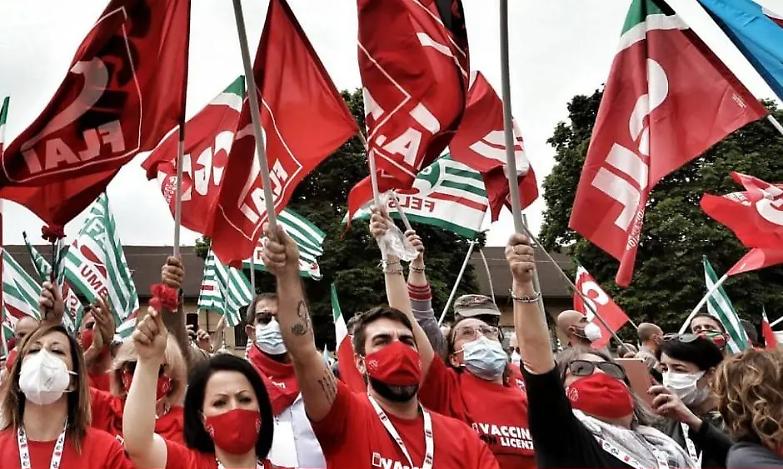 I sindacati in piazza chiedono la proroga del blocco dei licenziamenti: &laquo;Si rischiano ulteriori fratture sociali&raquo;