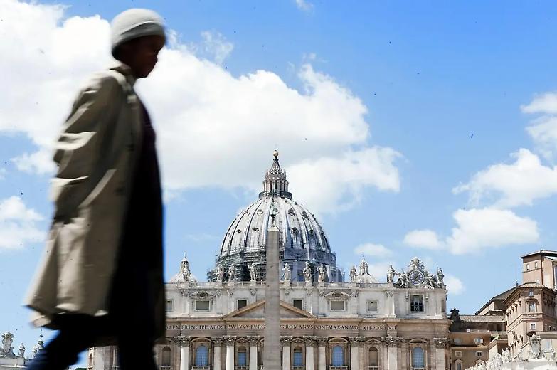Il cardinale Angelo Becciu e altri nove a processo in Vaticano per sottrazione di fondi della Segreteria di Stato
