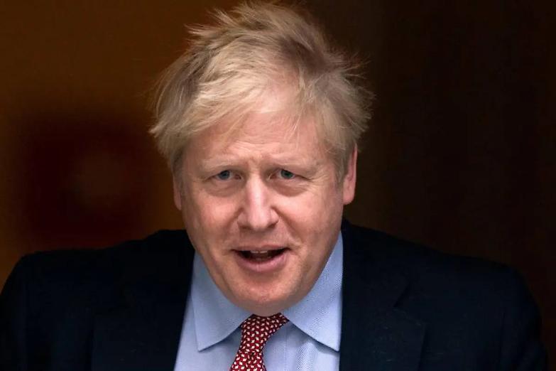 Oltre cento scienziati scrivono a Johnson: "Riaprire? Pericoloso e antietico"