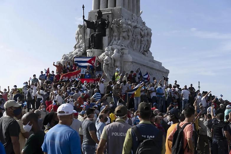 &laquo;Abbasso la dittatura&raquo;. A Cuba esplodono le proteste