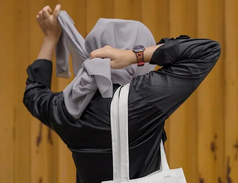 La Corte Ue: "S&igrave; al divieto di indossare il velo sul luogo di lavoro"