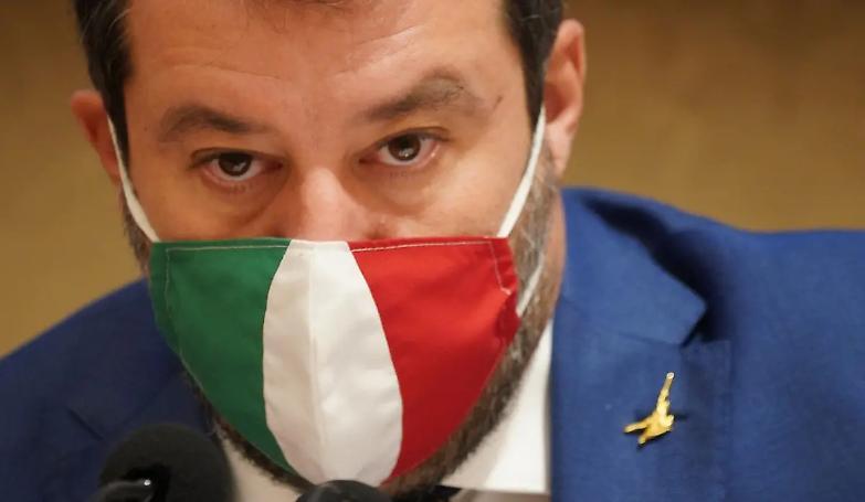 Salvini torna sui fatti di Voghera: &laquo;&Egrave; normale girare con la pistola se si ha il porto d'armi&raquo;