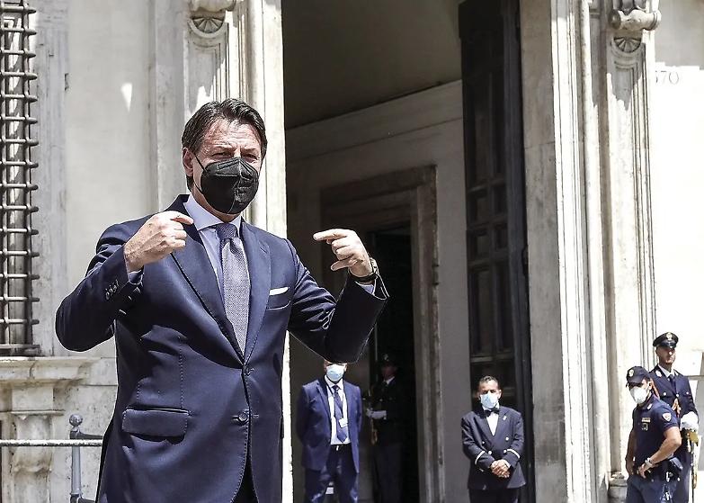 La via stretta di Conte: accontentare l&rsquo;ala dura evitando la crisi...