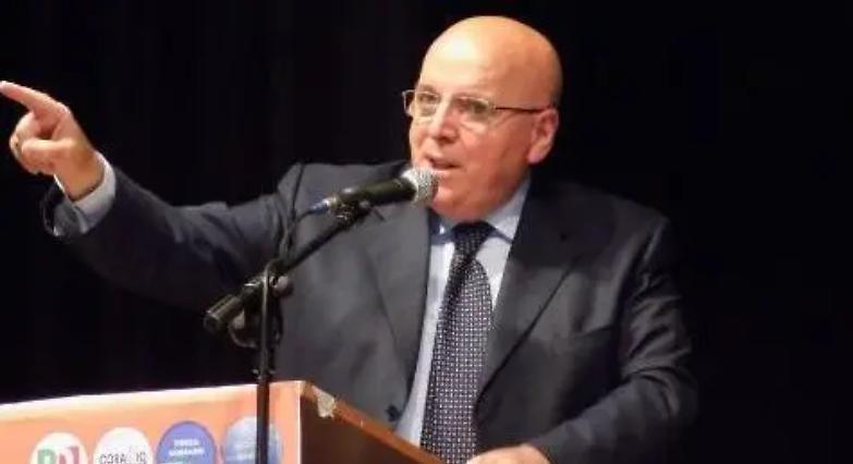 Oliverio torna in campo per una rivincita sul Pd e sulla giustizia spettacolo