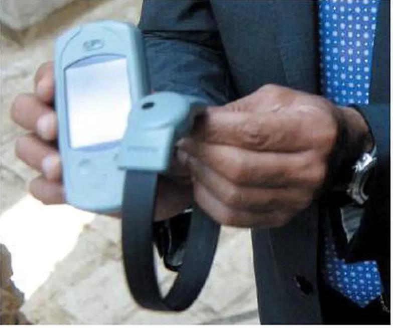 Cos&igrave; il resto d&rsquo;Europa usa il braccialetto elettronico sugli stalker ma anche sulla vittima