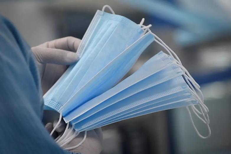 La Sicilia &egrave; la prima regione a tornare in zona gialla: obbligo delle mascherine all'aperto