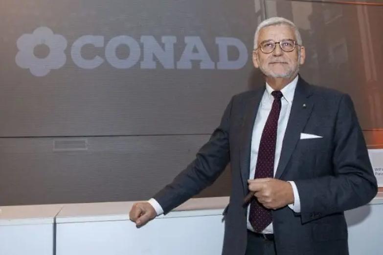 L'ad di Conad: "Aspettativa non retribuita per chi non si vaccina". E scatta l'ira dei social