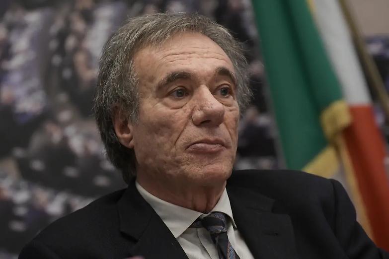 Ainis: &laquo;Dico s&igrave; al referendum sul green pass: cos&igrave; il voto lo legittimer&agrave;&raquo;