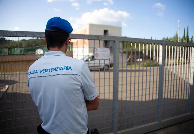Sparatoria nel carcere di Frosinone, n&eacute; dispositivi anti-droni n&eacute; decreto detenzione...