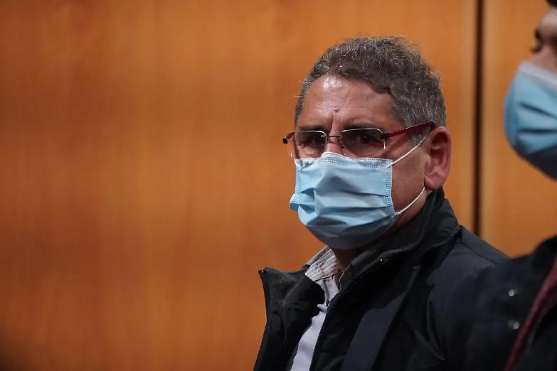 Sdegno per Buzzi e Carminati che firmano i referendum: ma lo sapevate che l&rsquo;imputato ha anche dei diritti civili?