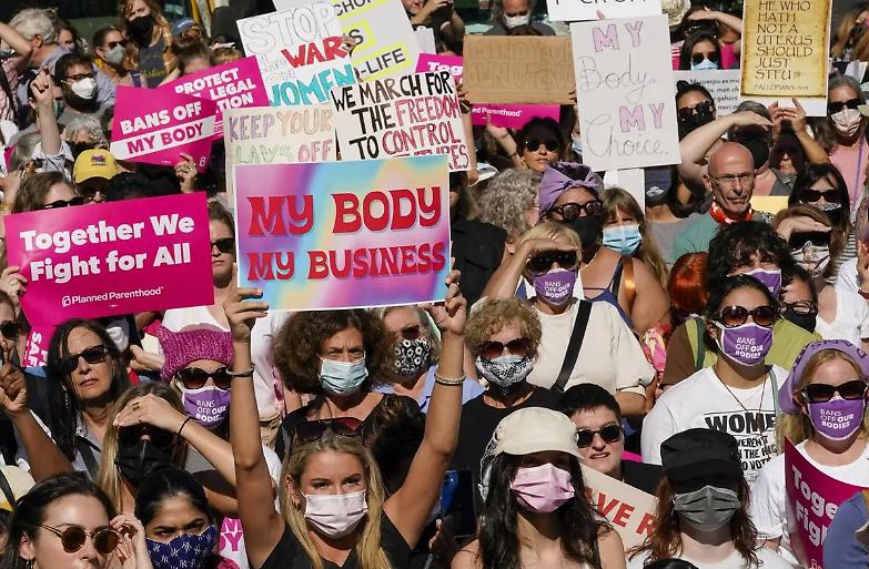 Usa, migliaia di donne in marcia contro la legge del Texas che limita l'aborto